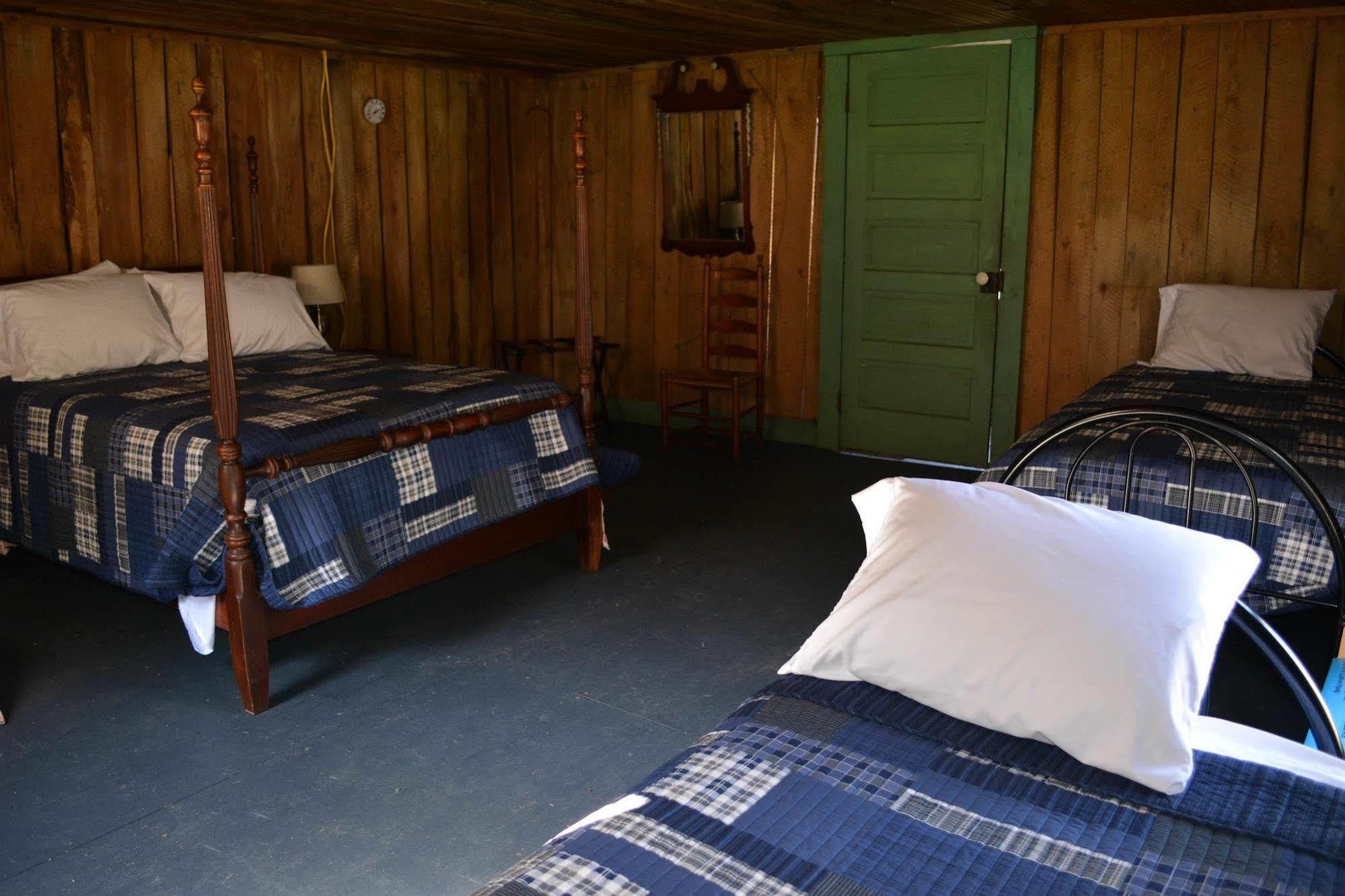Country Road House Hotell Clendenin Eksteriør bilde